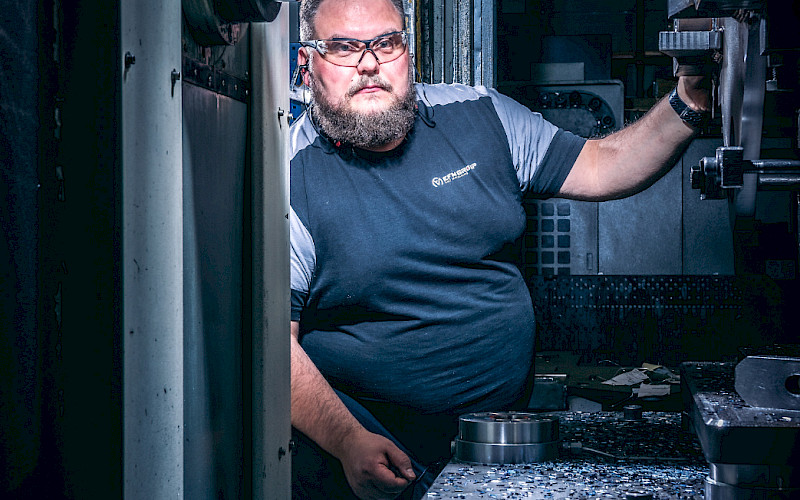 CNC:n ensimmäinen koneistaja ja moottorikelkkamekaanikko